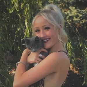 Meet your Posher, Dakota